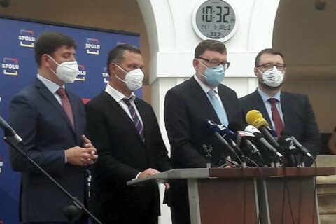 Nebudeme zvyšovat daně, snížíme počet státních zaměstnanců